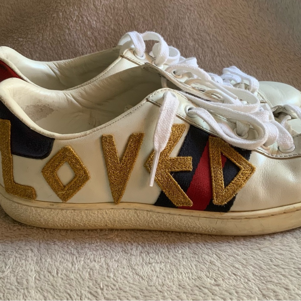 Gucci Cream Sneakers with Red and Blue Stripes
